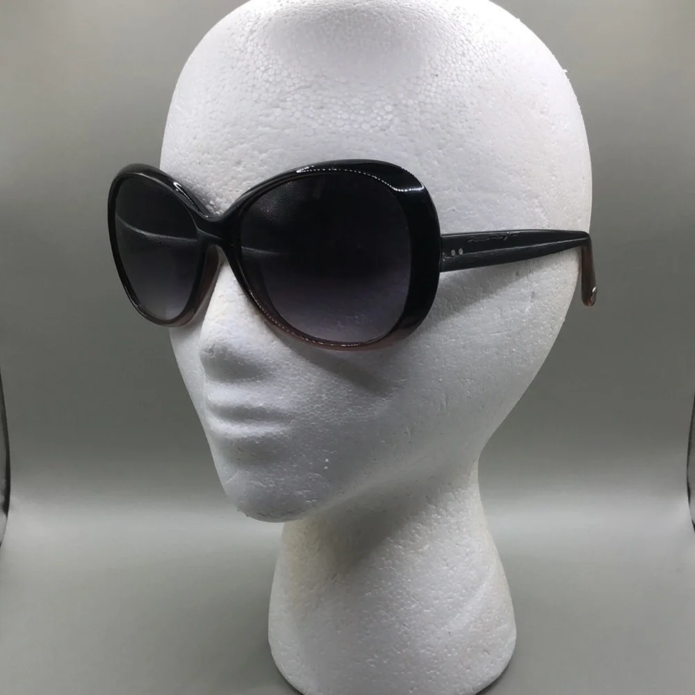 Curated bundle 9 trendy fashion sunglasses variety of brands and styles.